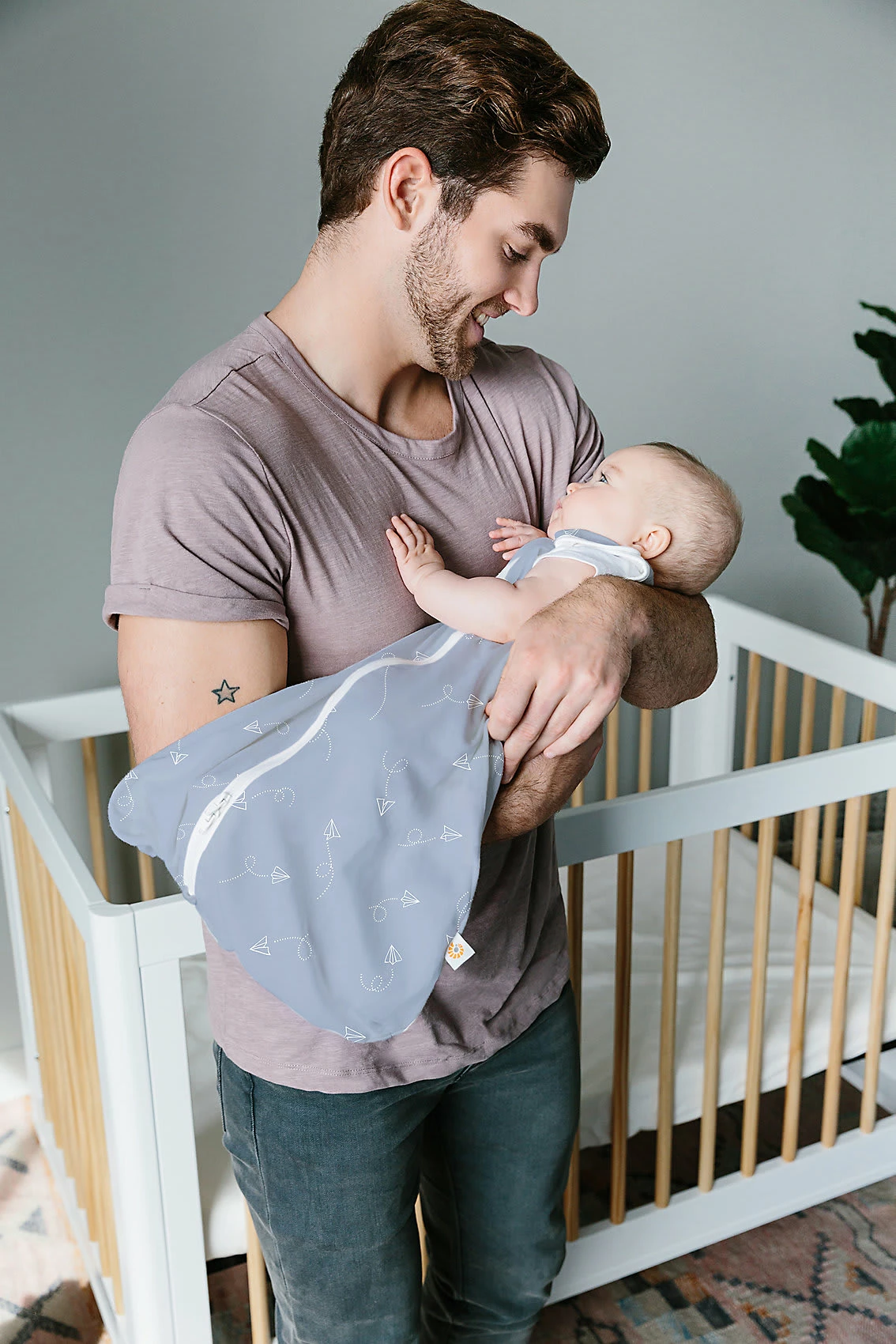 Ergobaby Babyschlafsack Classic Sleep Bag (0-6 S) 2.5 TOG Winter - Paper Planes 2 Ergobaby Babyschlafsack Classic Sleep Bag (0-6 S) 2.5 TOG Winter - Paper Planes – Bild 2