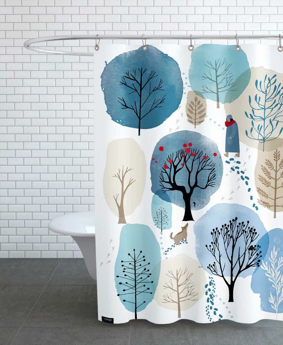 Juniqe Duschvorhang "Winter Forest" In Blau & Grün 3 Juniqe Duschvorhang "Winter Forest" In Blau & Grün – Bild 3
