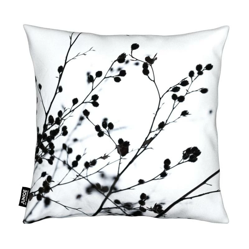 Juniqe Kissen "Winter Silhouettes 1" In Schwarz & Weiß 2 Juniqe Kissen "Winter Silhouettes 1" In Schwarz & Weiß – Bild 2