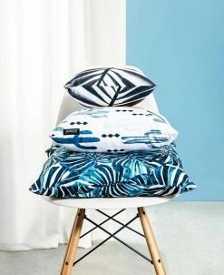 Juniqe Kissen "Winter Silhouettes 3" In Schwarz & Weiß 5 Juniqe Kissen "Winter Silhouettes 3" In Schwarz & Weiß -JYOKO-Shop juniqe kissen winter silhouettes 3 in schwarz and weiss 2