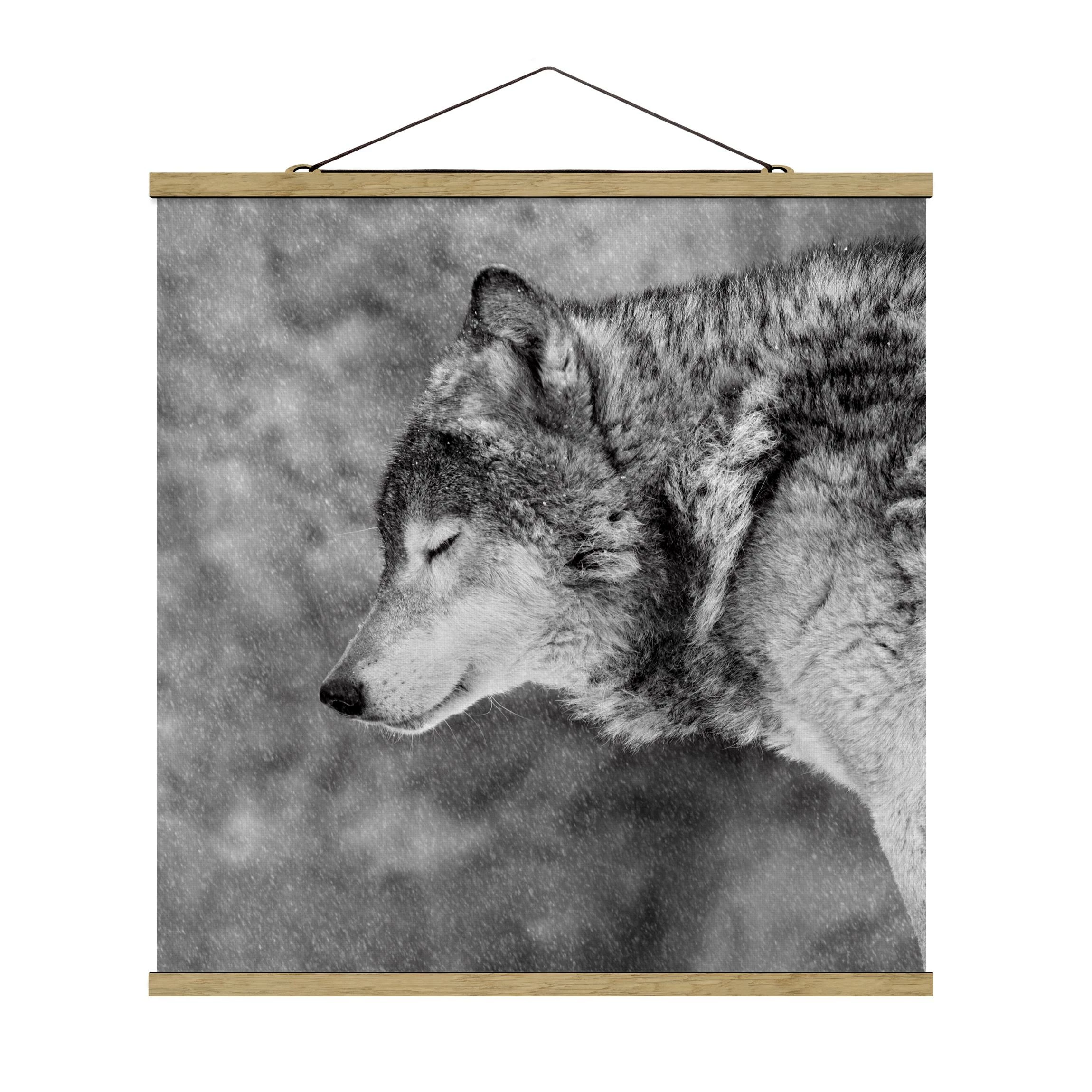 WallArt Stoffbild Mit Posterleisten - Winter Wolf In Schwarz-Weiß 1 WallArt Stoffbild Mit Posterleisten - Winter Wolf In Schwarz-Weiß
